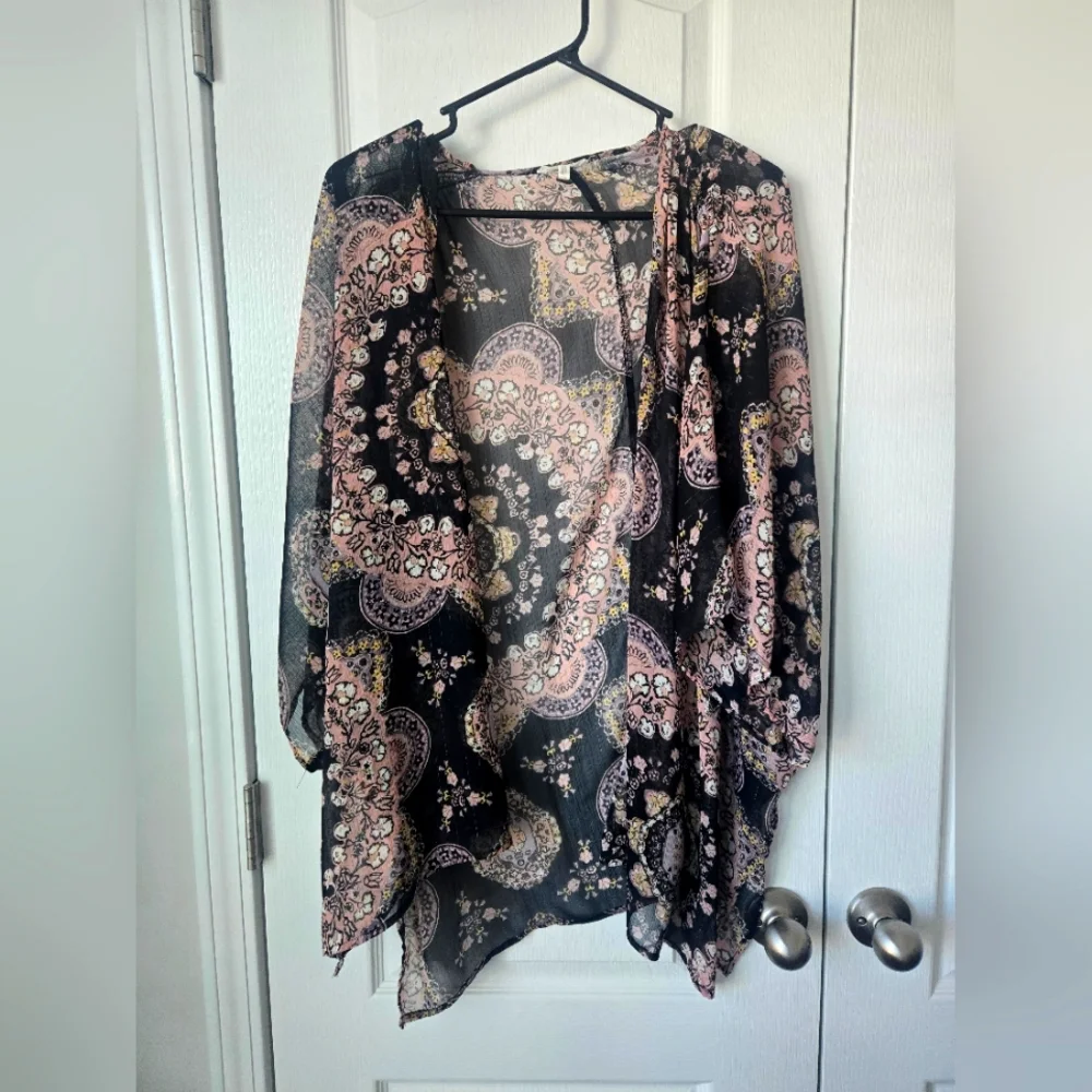 Maurice's Kimono - Picture 1 of 3
